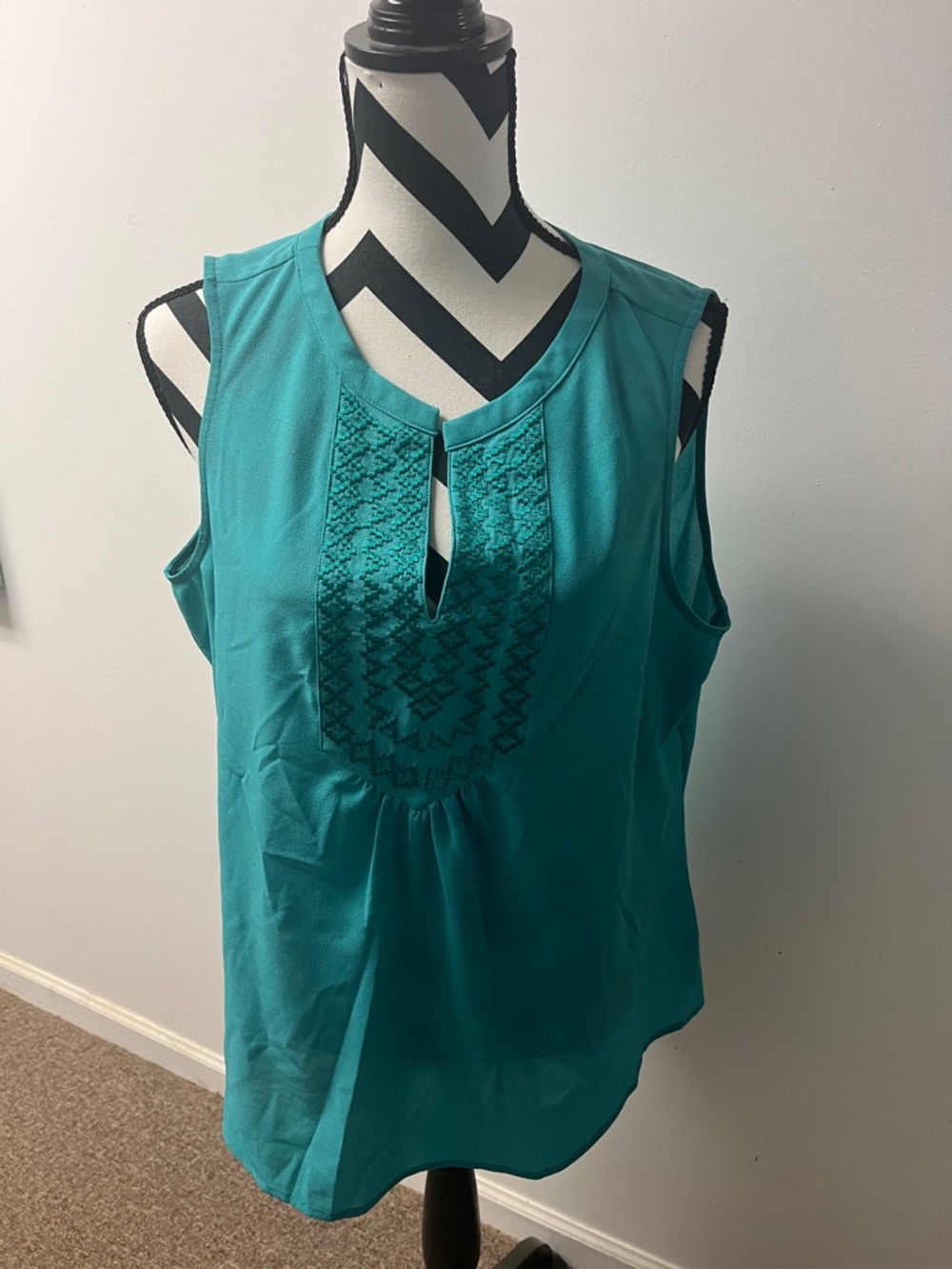 Market & Spruce Teal Embroidered Keyhole Sleeveless Tank